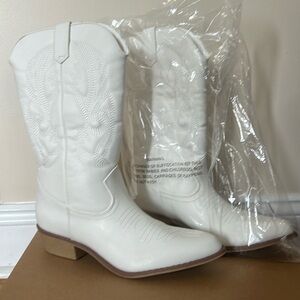 Coconuts By Matisse White Women’s Cowboy Boots